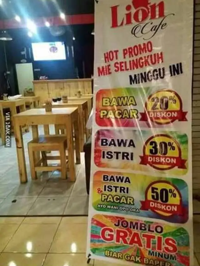 6 Potret Orang Pakai Baju Sama dengan Sofa Ini Bikin Ngakak
