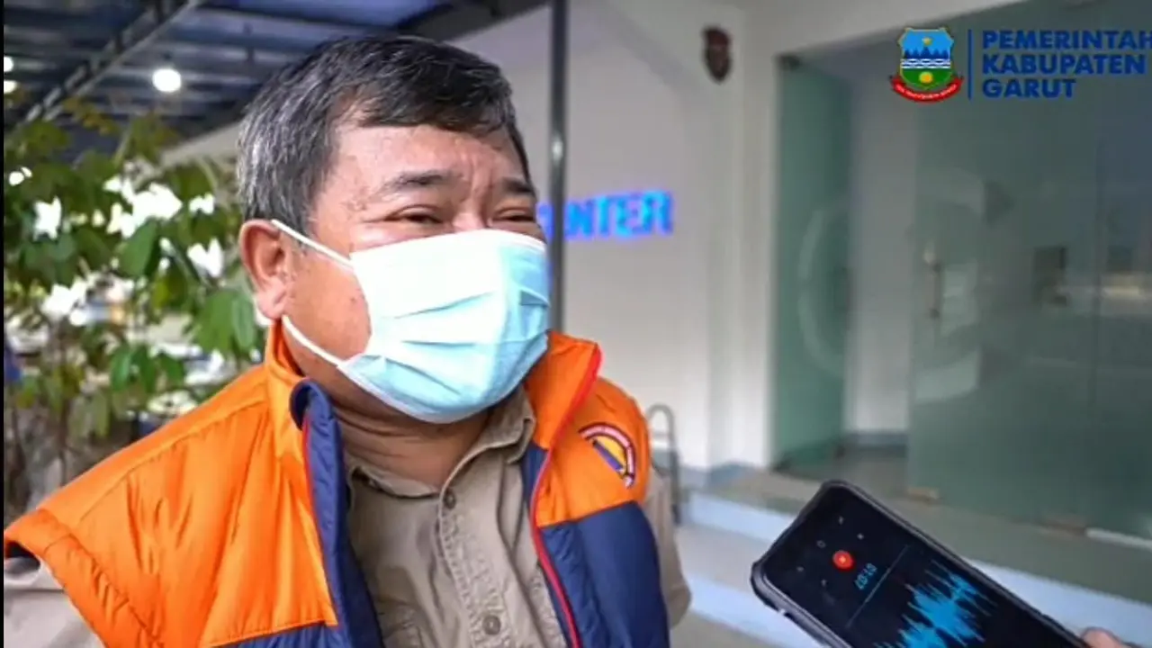 Bupati Garut sekaligus Ketua Satgas Covid-19 menyatakan pemadaman hanya dilakukan pada PJU saja, sementara aliran listrik untuk pemukiman penduduk tetap beroperasi seperti biasa.