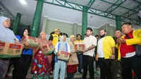 Ketua Partai Golkar Medan, M Rahmaddian Shah, untuk membantu meringankan beban para korban banjir di Kota Medan dengan menyalurkan logisik berupa beras dan mi instan