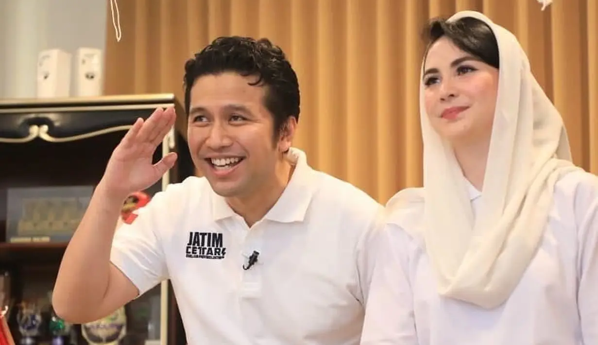 Arumi Bachsin dan Emil Dardak (Instagram/arumibachsin_94)