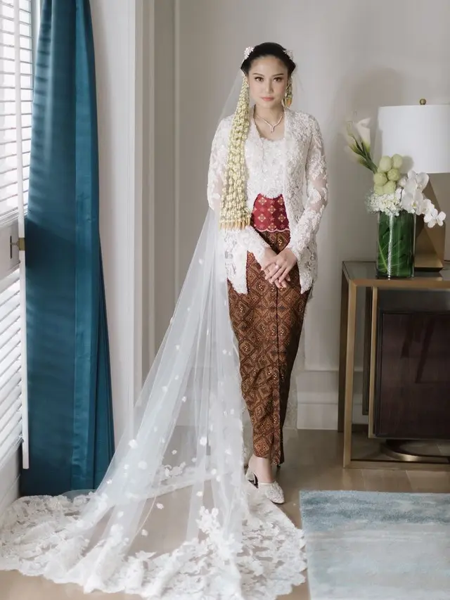 Pernikahan Putri Menteri Kesehatan Budi Gunadi Sadikin, [@svarna_byikatindonesia]