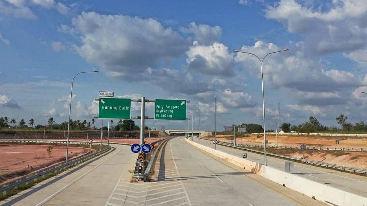 Pembangunan jalan tol Kayu Agung-Palembang-Betung seksi 1 Kayu Agung-Jakabaring sepanjang 33,5 km. (Foto: Kementerian PUPR)
