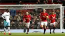 Striker Manchester United, Zlatan Ibrahimovic, mencetak gol balasan ke gawang West Ham United di menit ke-20 pada laga pekan ke-13 Premier League di Old Trafford, Minggu (27/11/2016). (Action Images via Reuters/Carl Recine)