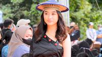 Ulap Sarut adalah senin berpakaian Suku Dayak Benuaq yang terus diwariskan sejak ratusan tahun silam.