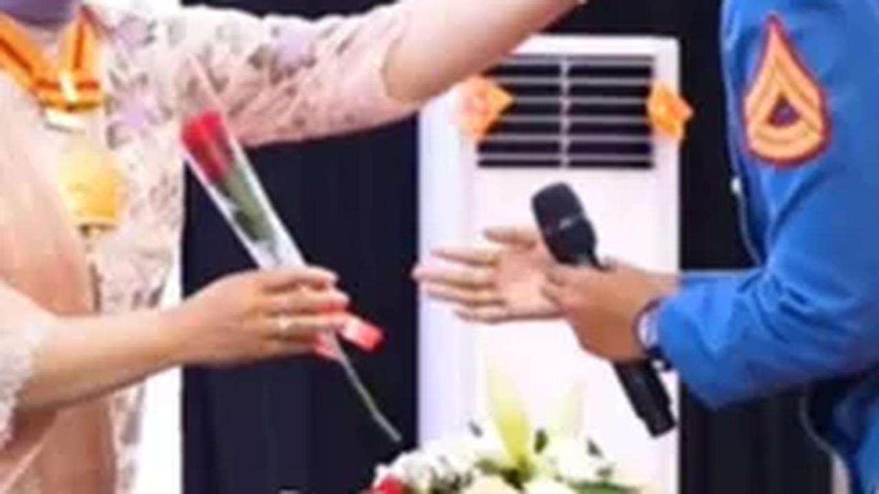 Ia menekankan pentingnya mempunyai etika yang kuat dan menjunjung tinggi moral yang baik.