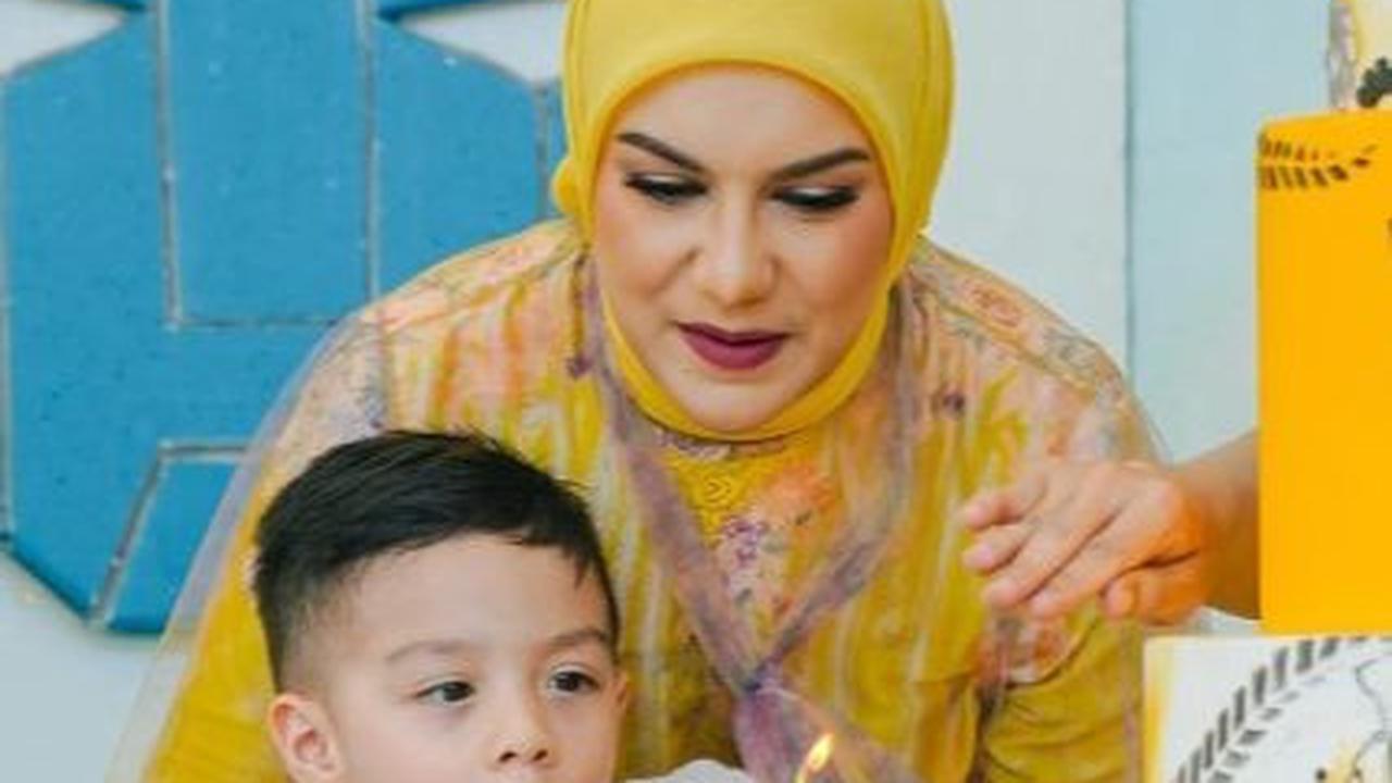 5 Potret Terbaru Air Rumi Anak Irish Bella dan Ammar Zonni