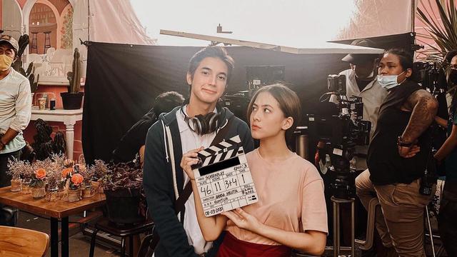 7 Potret Adhisty Zara dengan Junior Roberts yang Main Miniserie I Hear(t) You