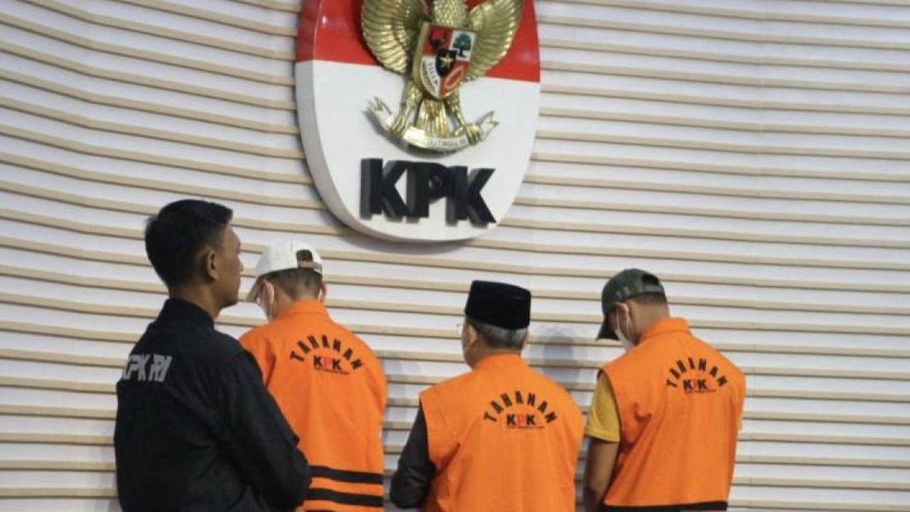 VIDEO: Markas Polisi Dikepung, Ini Fakta Lengkap Gubernur Bengkulu Kena OTT KPK Disuruh Pakai Rompi Polanta