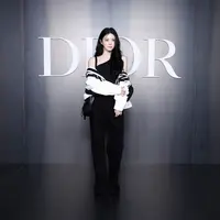 Mulai dari  Han So Hee hingga Gwendoline Christie, berikut gaya seleb wanita  di Dior Men’s Winter 2025 Show. [Dok/DIOR].