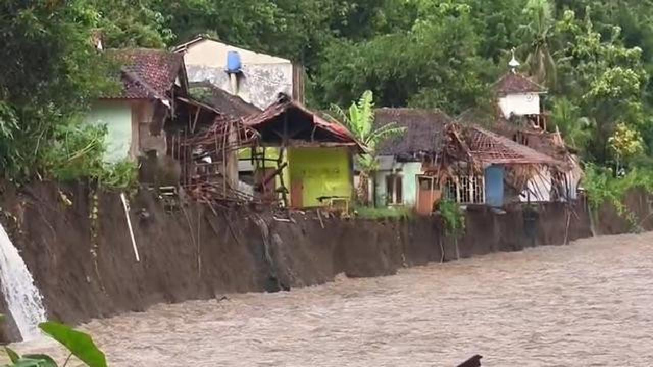Kisah Dramatis Korban Banjir Bandang Sukabumi: Selamatkan Diri Pecahkan Kaca Jendela, Rumah Hanyut Tersisa Keramik