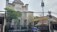 Klinik kecantikan WSJ Beauty & Skincare di Beji, Kota Depok. Polisi tengah mengusut kasus kematian seorang wanita usai sedot lemak di klinik tersebut. (Liputan6.com/Dicky Agung Prihanto)