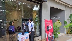 Titik pengumpulan donasi jersey dalam Aksi Jersey Sumatera. (dok. HMB Foundation)