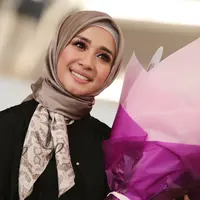 Wajah Bella yang semula riang berubah menjadi sendu ketika diminta untuk berkomentar soal hari bahagia mantan pacarnya itu bersama dengan seorang wanita yang akan segera dipinangnya. (Deki Prayoga/Bintang.com)