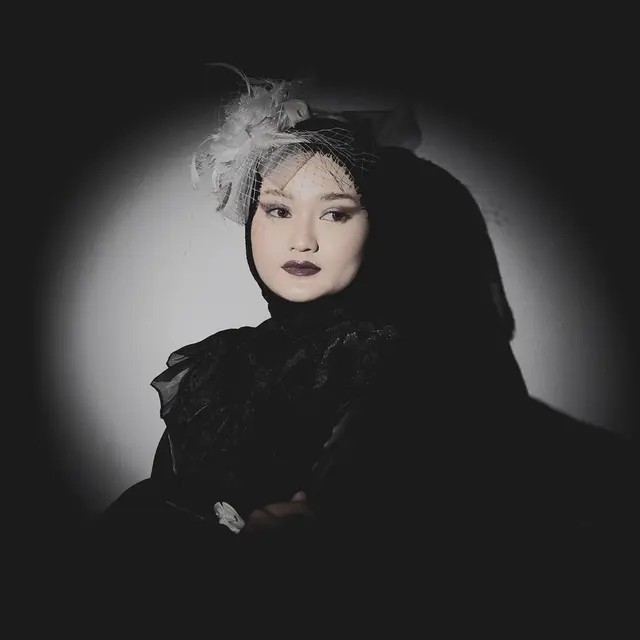6 Potret Terbaru Reyna Fakhira Sosok Viral Disebut Mirip Dinda Hauw, Baru Lulus S1