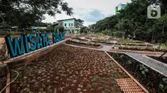 Suasana kawasan Agro Edukasi Wisata Ragunan di Jakarta, Selasa (15/12/2020). Pemerintah Kota Jakarta Selatan mendirikan Agro Edukasi Wisata Ragunan sebagai tempat percontohan pertanian perkotaan untuk pusat edukasi bagi warga Ibu Kota. (Liputan6.com/Johan Tallo)