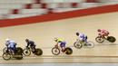 Para pesepeda memacu kecepatan pada nomor Men Junior Keirin saat Asian Track Championship 2019 di Jakarta International Veledrome, Jakarta, Kamis (10/1). Kejuaran balap sepeda ini akan berlangsung hingga Minggu (13/1). (Bola.com/Yoppy Renato)