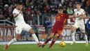 Pemain AS Roma, Paulo Dybala (tengah) berusaha melewati penjagaan pemain Torino, Adam Masina saat laga lanjutan Liga Italia 2023/2024 di Olympic Stadium, Roma, Italia, Selasa, (27/02/2024) dini hari WIB. (AP Photo/Gregorio Borgia)