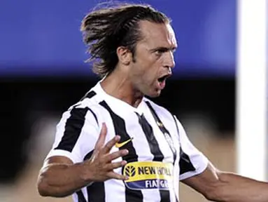 Selebrasi defender Juventus, Nicola Legrottaglie seusai mencetak gol ke gawang Seongnam di laga Peace Cup Andalusia yang digelar di Chapin Stadium, Jerez, 28 Juli 2009. AFP PHOTO / CRISTINA QUICLER 