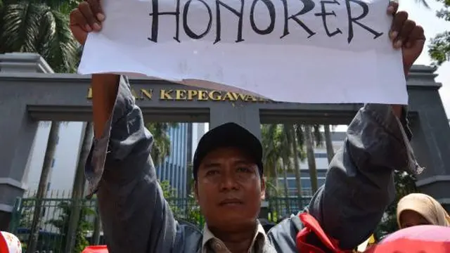 Guru honorer demo di kantor BKN