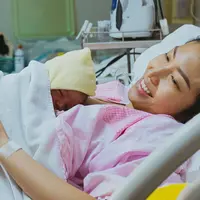 Ayu Dewi melahirkan bayi kedua jenis kelamin laki-laki pada Jumat, 7 Juli 2017