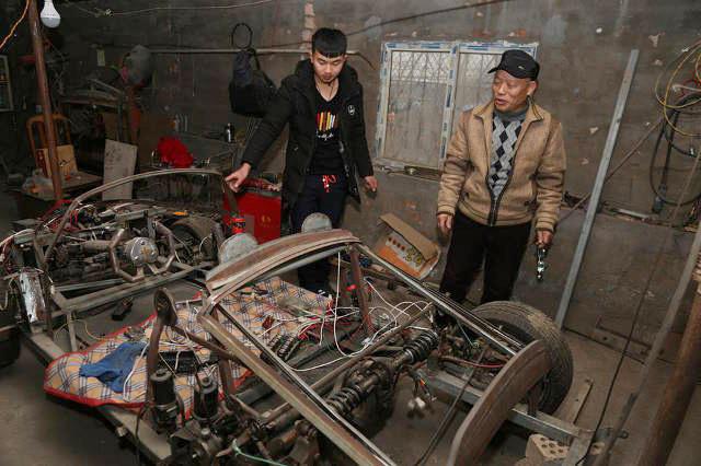 Butuh waktu empat tahun buat kakek Guo menyelesaikan mobil lamborghini  | Photo: Copyright shanghaiist.com