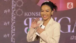 Penyanyi Yura Yunita bakal menggelar konser tunggalnya di Istora Gelora Bung Karno, Senayan, Jakarta pada Minggu (2/2/2025). (Liputan6.com/Herman Zakharia)