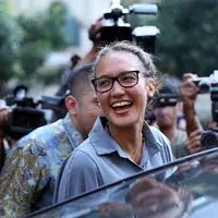 Artis peran Nadine Chandrawinata memenuhi panggilan polisi, Senin (19/9/2016). Nadine hadir untuk dimintai keterangan terkait kepemilikan senjata api milik Gatot Brajamusti alias Aa Gatot. (Nurwahyunan/Bintang.com)