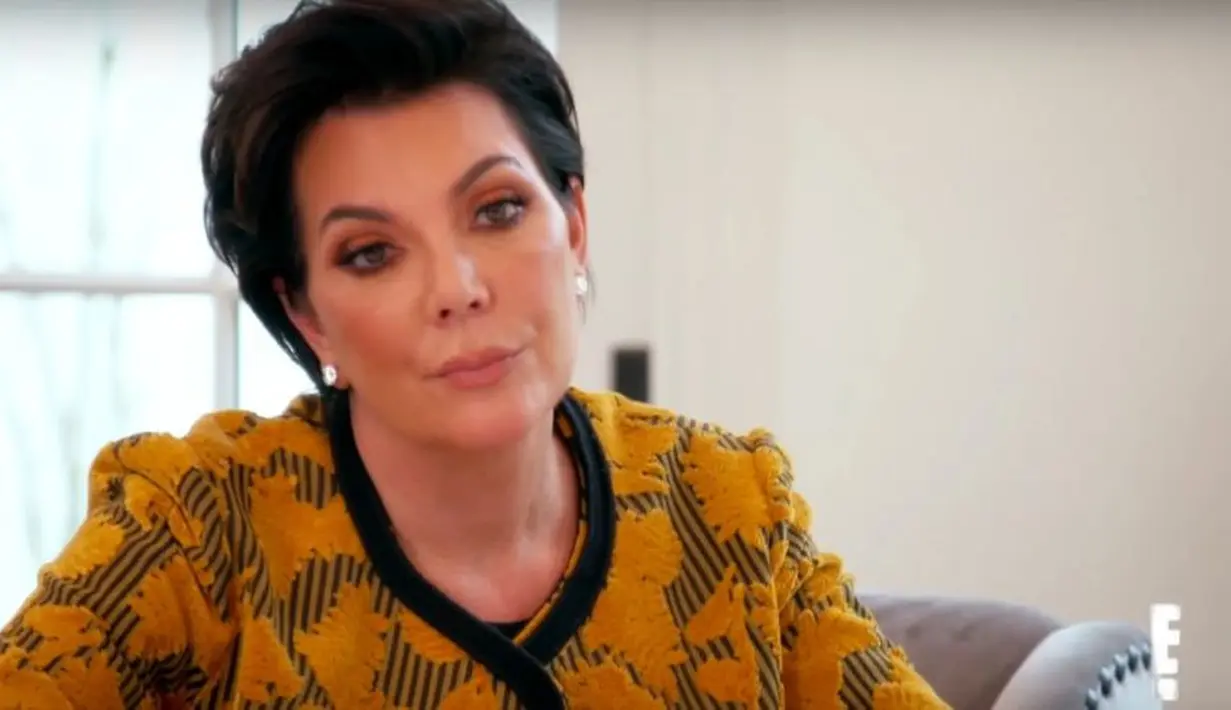 Seorang Kris Jenner bahkan tak bisa membeli sebuah tomat ketika pergi ke supermarket karena kartu kredit yang tak berfungsi. (KUWTK/E!)