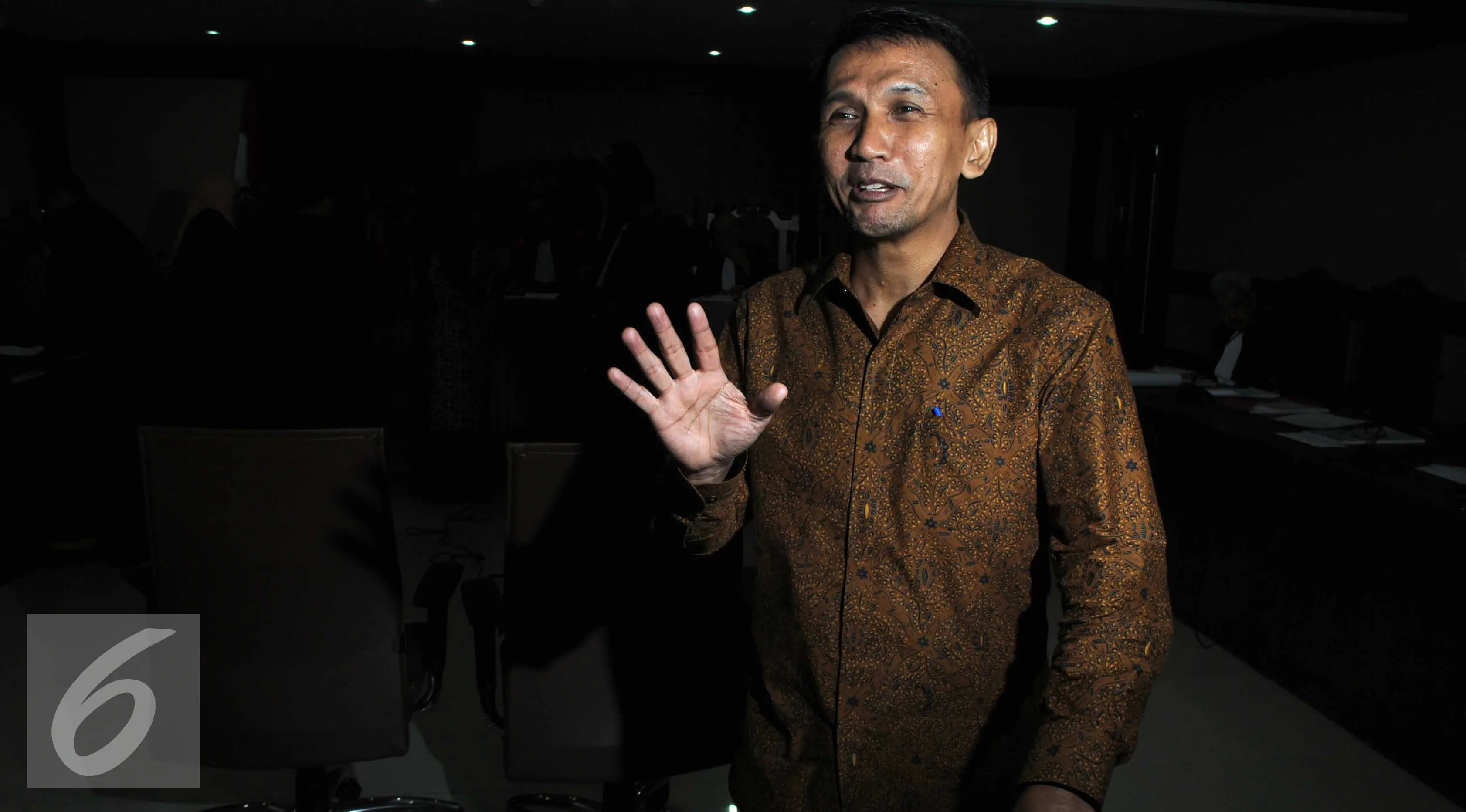 Gatot Pujo Nugroho usai menjalani persidangan tiba di Pengadilan Tipikor, Jakarta, Rabu (10/2/2016). Gatot mengakui adanya permintaan uang untuk diberikan kepada mantan Direktur Penyidikan Jampidsus, Maruli Hutagalung. (Liputan6.com/Helmi Afandi)