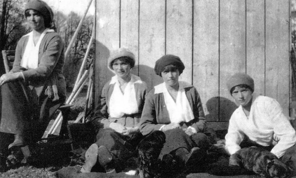 Foto-foto terakhir anak-anak Tsar Nicholas II (Wikipedia)