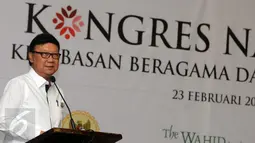 Mendagri Tjahjo Kumolo memberi kata sambutan saat menghadiri Kongres Nasional Kebebasan Beragama dan Berkeyakinan di Jakarta, Selasa (23/2). Acara tersebut digagas Komnas HAM, The Wahid Institute dan Kedubes Kanada untuk RI. (Liputan6.com/Helmi Afandi)
