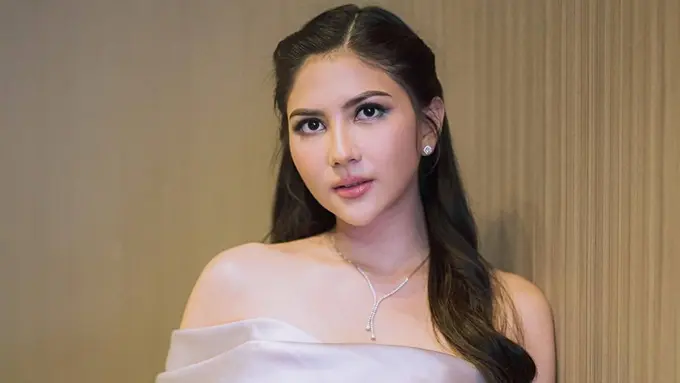 Potret Jessica Mila dengan Gaun Beraksen Transparan Ini Disebut Makin Menawan