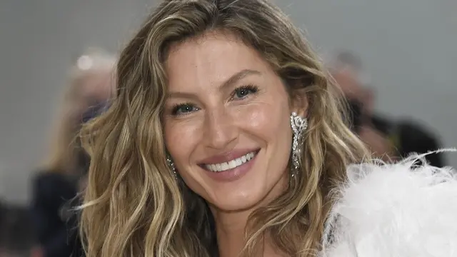 Gisele Bundchen di Met Gala 2023. (Evan Agostini/Invision/AP)