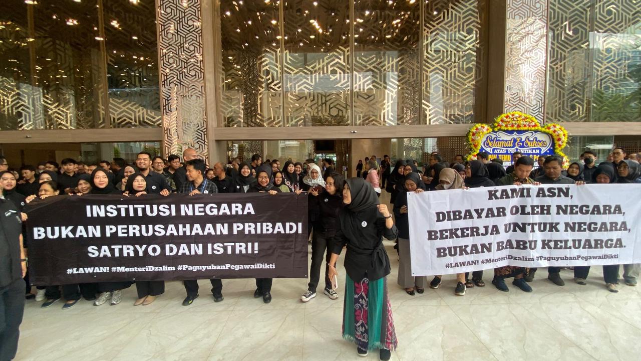 ASN Demo Mendiktisaintek Satryo Soemantri