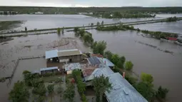 Badai Boris yang melanda Eropa tengah dan timur memicu hujan lebat dan banjir. Di Rumania, korban tewas dilaporkan mencapai empat orang dengan ribuan rumah rusak. (Daniel MIHAILESCU/AFP)