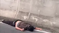 Viral Pria Tergeletak di Ruas Tol Cawang, Diduga Bunuh Diri