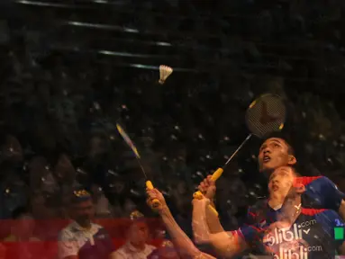 Jonathan Christie saat tampil prima menglahkan lawannya asal Taiwan Jen Hao 21-12, 21-19 pada  Turnamen Indonesia Open 2016 di Istrora Senayan, Jakarta, Rabu (1/6/2016).  (Bola.com/Nicklas Hanoatubun)