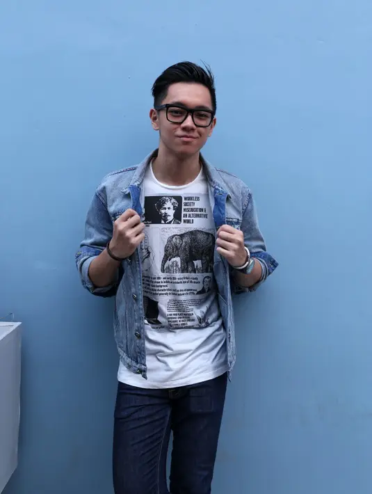'Gue tipe cowok yang tidak bisa lepas dari aksesoris. Gue gak bisa keluar rumah tanpa aksesoris, karena kalau kita cuma pakai kaos, aksesoris yang bantu gue untuk tetap tampil oke,' ungkap Brandon Nicholas Salim. (Nurwahyunan/Bintang.com)