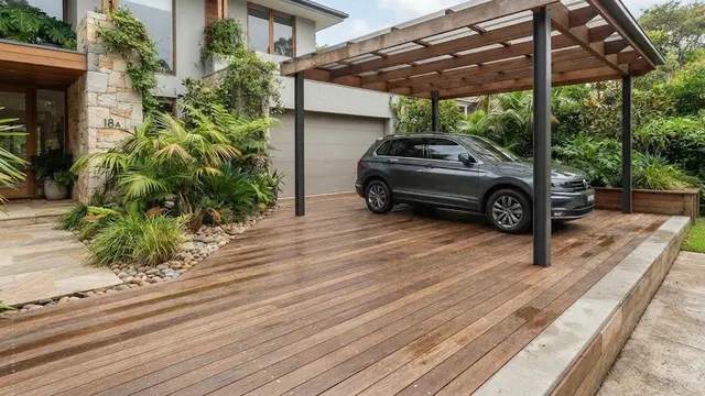 Jenis lantai untuk area carport outdoor model decking kayu outdoor
