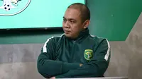 Candra Wahyudi, manajer Persebaya Surabaya. (Bola.com/Adiyta Wany)