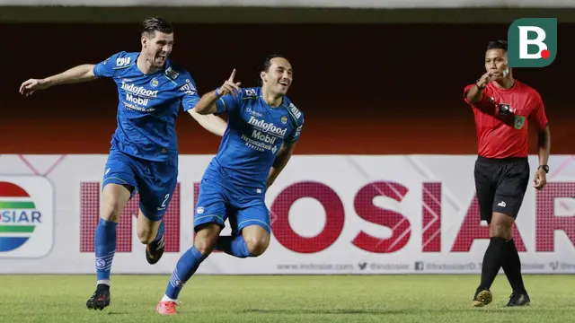 FOTO: Persib Bandung sementara Unggul Telak 3-0 atas Persebaya Surabaya di Babak Pertama - Ezra Walian