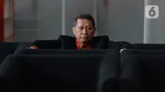 Mantan Direktur Utama PT Pelindo II, Richard Joost Lino (RJ Lino) berada di ruang tunggu sebelum pemeriksaan di Gedung KPK, Kamis (23/1/2020). RJ Lino diperiksa sebagai tersangka kasus dugaan korupsi proyek pengadaan tiga unit Quay Container Crane (QCC) di PT Pelindo II. (merdeka.com/Dwi Narwoko)