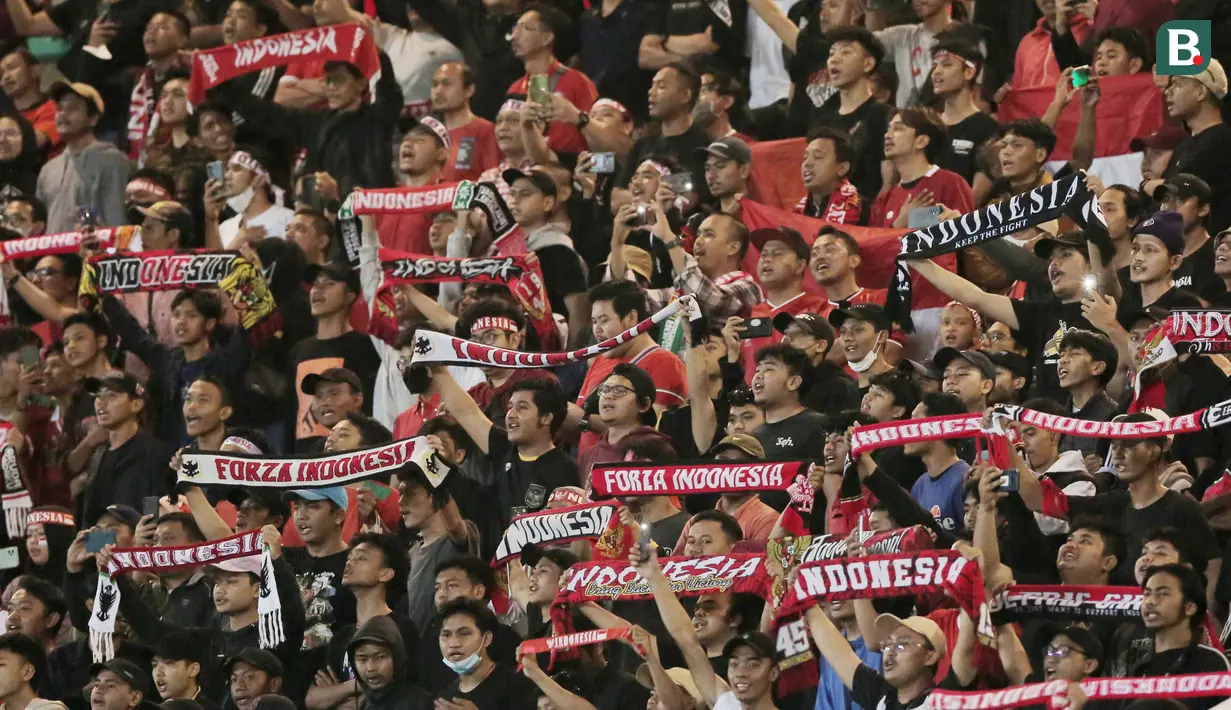 Sementara jumlah tiket laga kedua Timnas Indonesia vs Curacao di Pakansari terjual 12 ribu tiket. (Bola.com/M Iqbal Ichsan)
