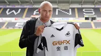 Gerrard dan Uang Jadi Alasan Jonjo Shelvey Tinggalkan Liverpool