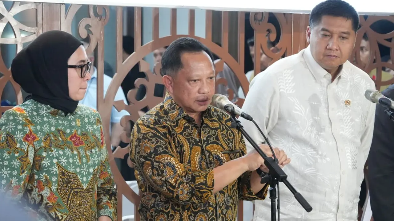 Mendagri usai Rapat Koordinasi Pendataan Hunian Tetap untuk korban bencana sumatera