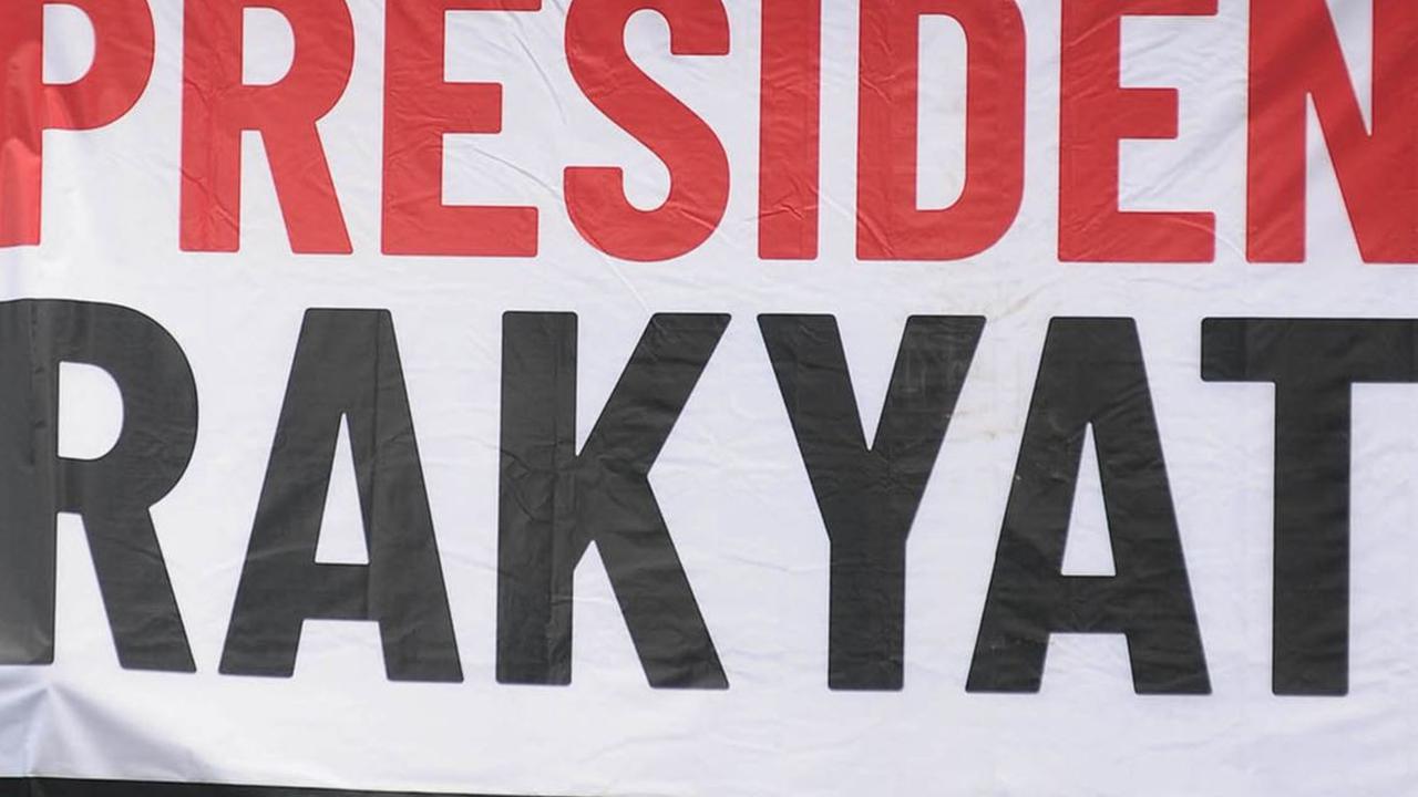 Janji-janji capres dan cawapres yang terpampang untuk menarik simpatik masyarakat di antaranya adalah menyediakan lapangan kerja hingga penguatan dan pertumbuhan ekonomi menuju Indonesia Emas 20245.