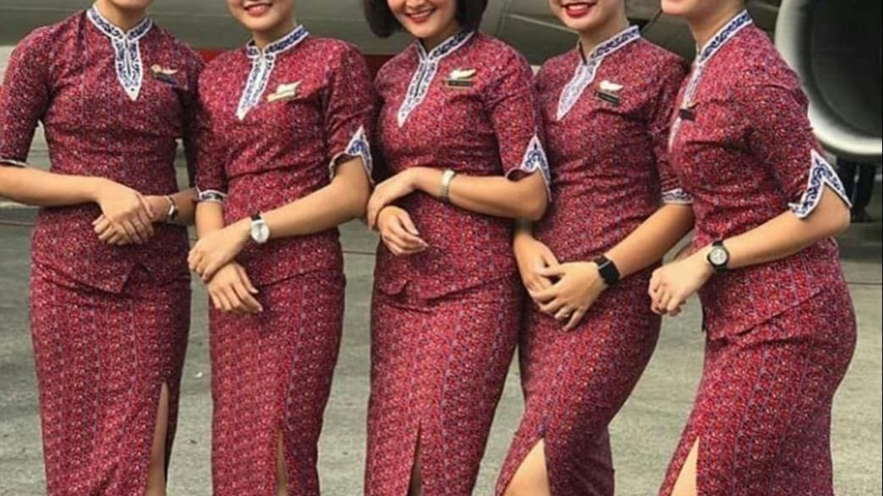 Beberapa maskapai memiliki kebijakan unik berkaitan dengan desain seragam untuk para pramugarinya. Salah satunya adalah bentuk rok dengan belahan pada bagian paha.