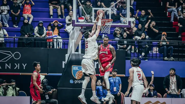 Dunk pemain Pelita Jaya Jeffree Withey