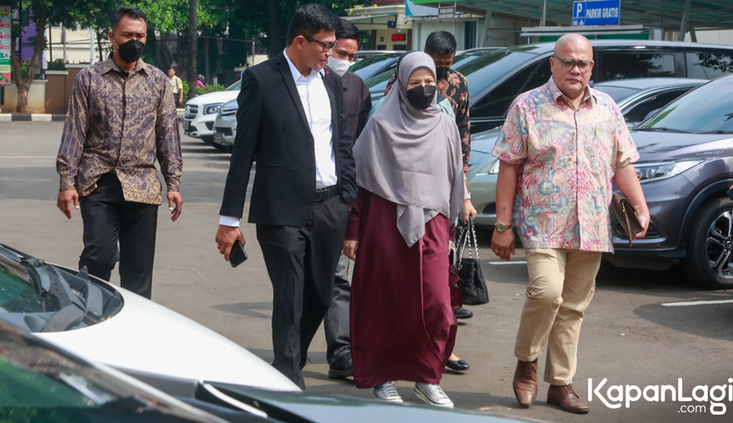 Potret Natasha Rizky Hadiri Sidang Cerai Perdana, Sambil Menangis Sebut ...