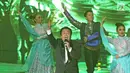 Penampilan penyanyi dangdut Mansyur S di acara ajang penghargaan Indonesian Dangdut Awards 2017 di Studio 6 EMTEK CITY, Jakarta, Jumat (13/10). (Liputan6.com/Herman Zakharia)